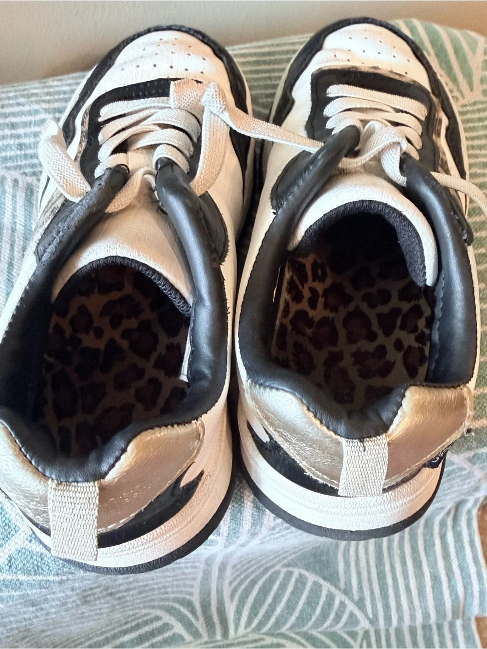 Girls White & Black Leopard Accent Sneakers - Size 13